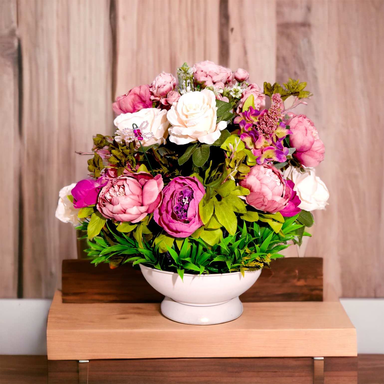 Aranjament din flori artificiale Armonie | Trandafiri si Bujori real touch | Bijuterie agate, cristale crem | AF0125