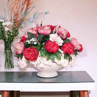 Aranjament din flori artificiale Armonie | Bujori si Hortensii real touch | Bijuterie jad rosu, cristale beige | AF0138