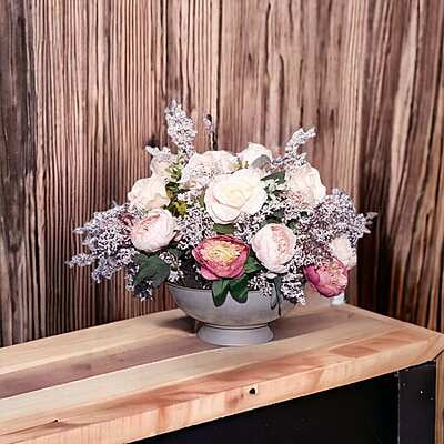 Aranjament din flori artificiale Armonie | Trandafiri si Bujori real touch | Bijuterie agata indiana, cristale roz | AF0072