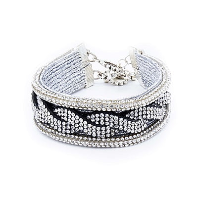 Bratara cu strasuri diferita | Pietre argintii stralucitoare | Inchizatoare din metal argintie | Handmade | Forma plata | BR0012