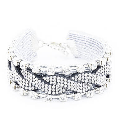 Bratara cu strasuri diferita | Pietre argintii stralucitoare | Inchizatoare toggle din metal argintie | Handmade | Forma plata | BR0111